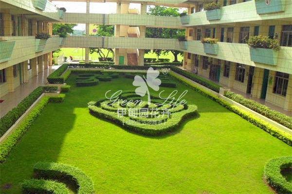 學(xué)校綠地養(yǎng)護(hù)